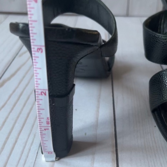 Authentic Chanel Slides- size 38.5- true to size- SUPER comfy - Picture 4 of 9